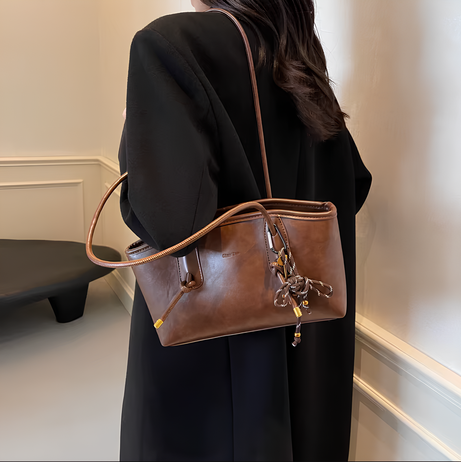 DRAWSTRING LEATHER BAG